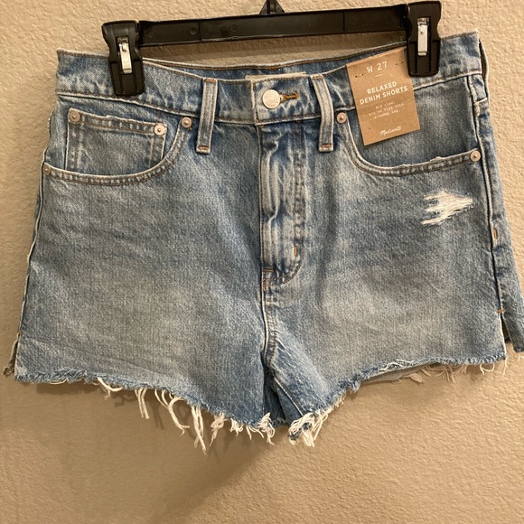 Madewell Pants - NWT: Madewell relaxed, distressed mid rise denim shorts, size 27